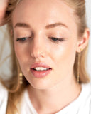 lápiz de cejas con almendras