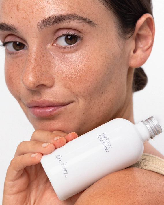 Tónico facial de té negro